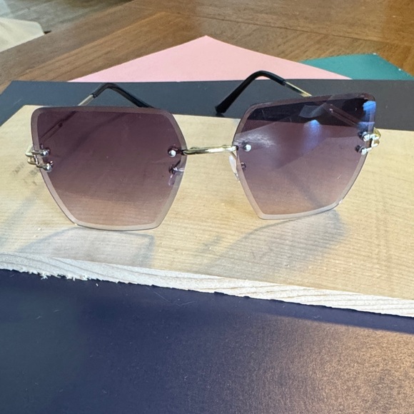 Source Unknown Purple Rimless Sunglasses - Picture 1 of 6